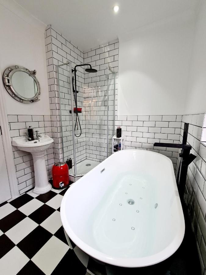 Southsea Royale James Bond 3 Bed Cool Penthouse, Seafront Parking Portsmouth Bagian luar foto