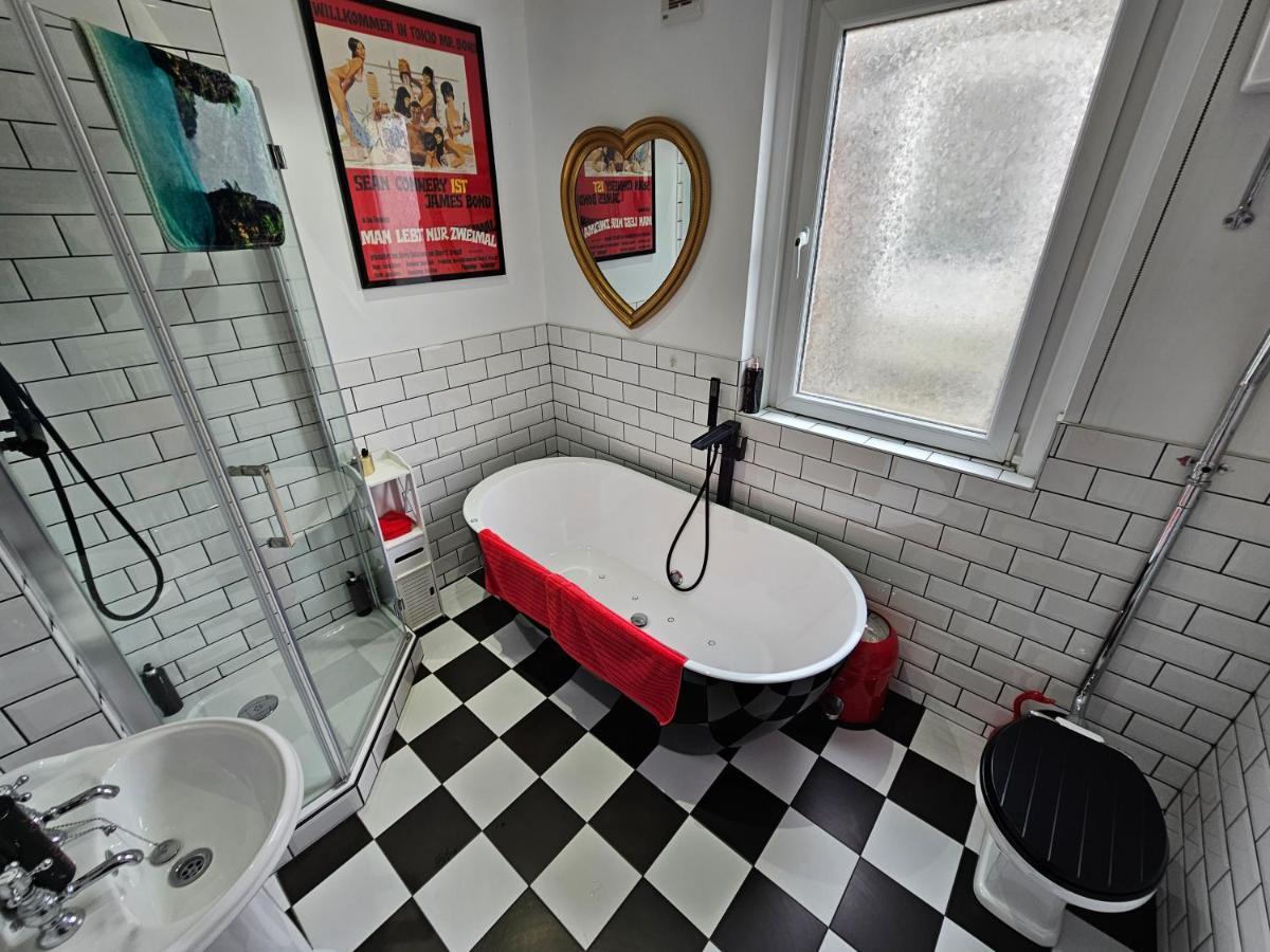 Southsea Royale James Bond 3 Bed Cool Penthouse, Seafront Parking Portsmouth Bagian luar foto